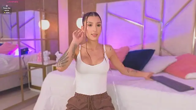 Snapshot of AilishBenson chatting on 02-20-26, 07:47 AilishBenson online show from 02-20-26, 07:47