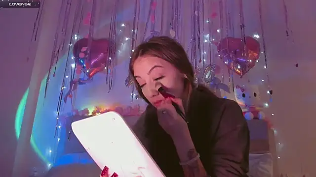 Snapshot of MelodyElf chatting on 02-25-25, 04:53 MelodyElf online show from 02-25-25, 04:53