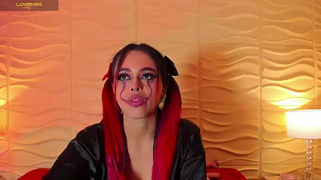 EvaaFoxxy1 online show from 10-12-25, 04:28