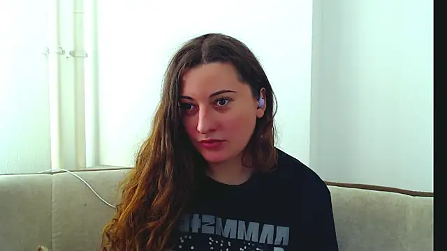 Helen Adams  online show from 12-04-24, 08:34