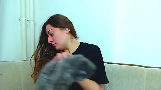 Helen Adams  online show from 01-05-25, 07:17