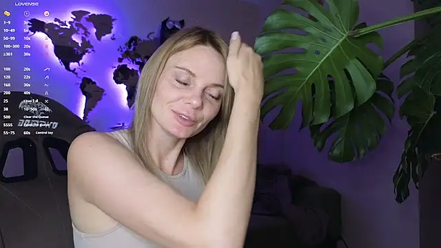 Snapshot of Sam_Klaus chatting on 10-11-25, 11:14 Sam Klaus online show from 10-11-25, 11:14