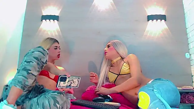 Snapshot of Daniela_Pink_ chatting on 02-15-25, 11:47 Daniela Pink online show from 02-15-25, 11:47