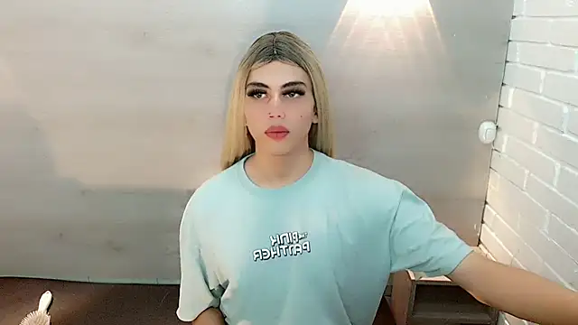 Snapshot of Daniela_Pink_ chatting on 03-02-25, 07:23 Daniela Pink online show from 03-02-25, 07:23