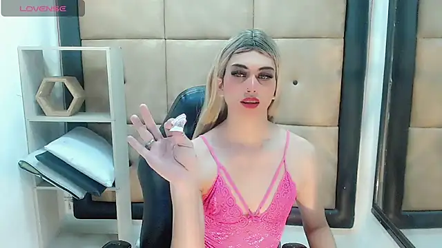 Snapshot of Daniela_Pink_ chatting on 03-16-25, 11:36 Daniela Pink online show from 03-16-25, 11:36