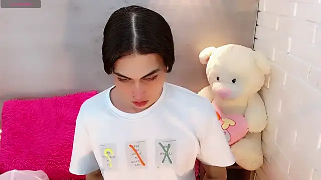 Snapshot of Daniela_Pink_ chatting on 09-28-25, 08:47 Daniela Pink online show from 09-28-25, 08:47