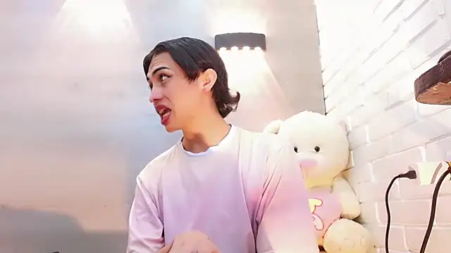 Snapshot of Daniela_Pink_ chatting on 10-17-25, 08:00 Daniela Pink online show from 10-17-25, 08:00