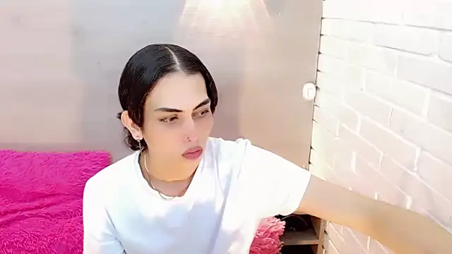 Snapshot of Daniela_Pink_ chatting on 10-30-25, 07:47 Daniela Pink online show from 10-30-25, 07:47