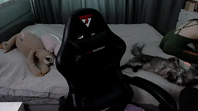 KiraYammy online show from 04-25-26, 10:07