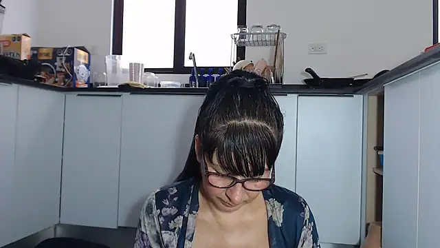 Snapshot of HellenLatin chatting on 06-23-26, 11:14 HellenLatin online show from 06-23-26, 11:14