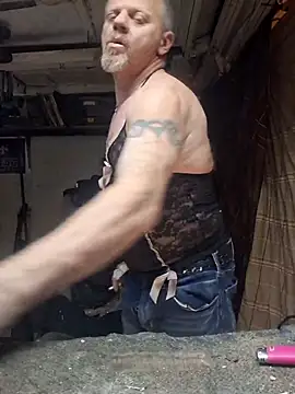 Snapshot of MagicAdmiralty5 chatting on 12-14-25, 06:52 MagicAdmiralty5 online show from 12-14-25, 06:52