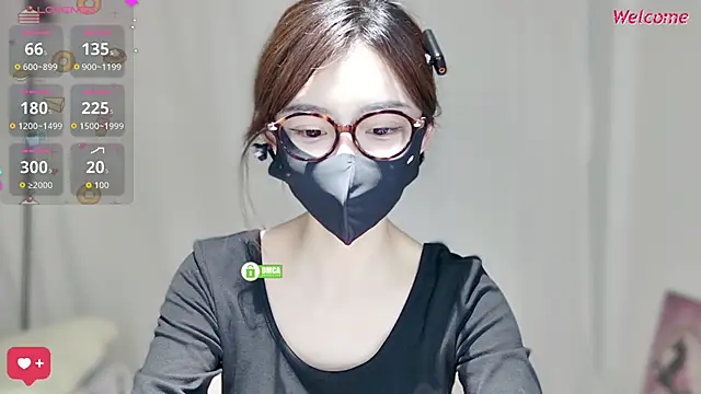 Snapshot of Duduludululu chatting on 09-23-25, 12:19 Duduludululu online show from 09-23-25, 12:19