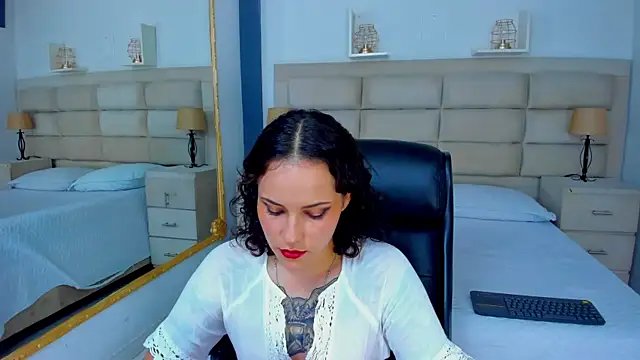 AnnyThompson  online show from 11-10-25, 09:14