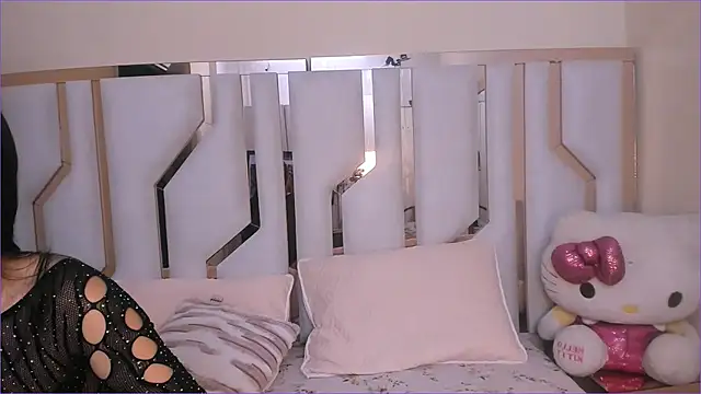 TifanyChill online show from 11-28-25, 05:15