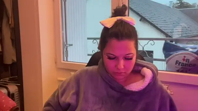 minette-sexy online show from 11-22-25, 04:17