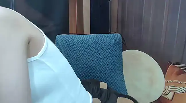 Snapshot of KaleAnisa chatting on 03-02-25, 07:43 KaleAnisa online show from 03-02-25, 07:43