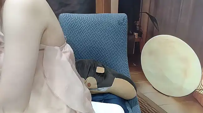 Snapshot of KaleAnisa chatting on 03-08-25, 01:28 KaleAnisa online show from 03-08-25, 01:28