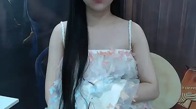 Snapshot of KaleAnisa chatting on 03-08-25, 10:43 KaleAnisa online show from 03-08-25, 10:43