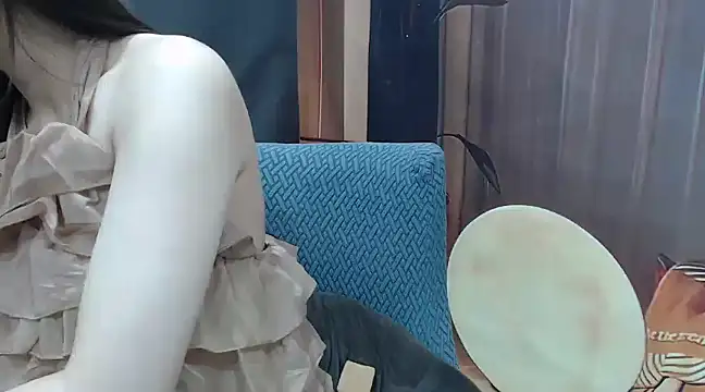 Snapshot of KaleAnisa chatting on 03-10-25, 01:23 KaleAnisa online show from 03-10-25, 01:23