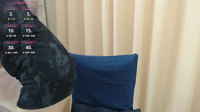 Snapshot of KaleAnisa chatting on 10-15-25, 01:28 KaleAnisa online show from 10-15-25, 01:28