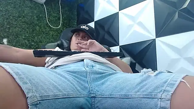 snowflake xxx online show from 03-19-25, 01:21