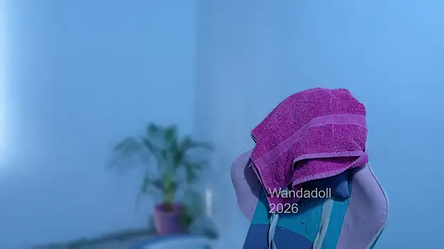 Snapshot of WandaDoll chatting on 06-12-26, 12:15 WandaDoll online show from 06-12-26, 12:15