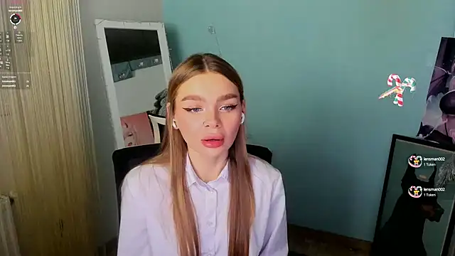 Snapshot of Molly_sweetie chatting on 01-18-25, 10:17 Molly sweetie online show from 01-18-25, 10:17