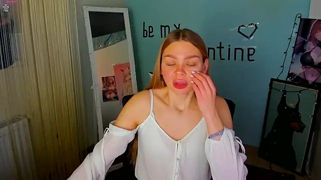 Snapshot of Molly_sweetie chatting on 02-10-25, 07:04 Molly sweetie online show from 02-10-25, 07:04