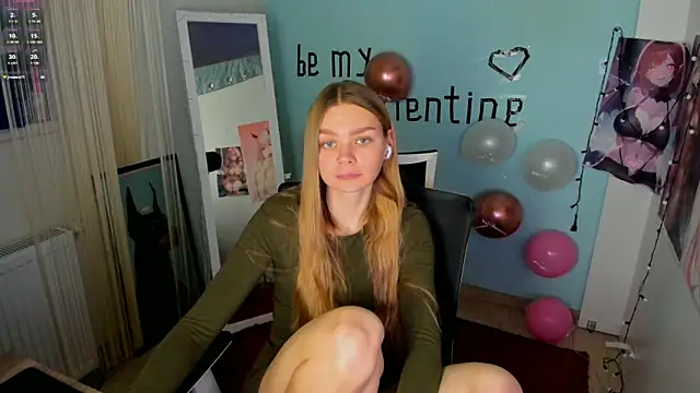 Snapshot of Molly_sweetie chatting on 02-18-25, 10:05 Molly sweetie online show from 02-18-25, 10:05