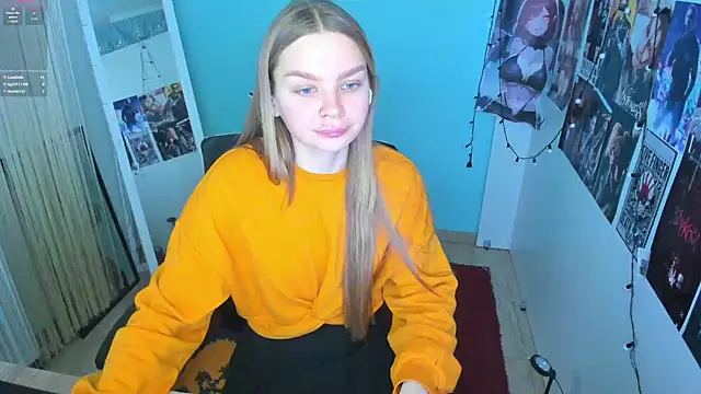 Snapshot of Molly_sweetie chatting on 03-05-25, 10:11 Molly sweetie online show from 03-05-25, 10:11