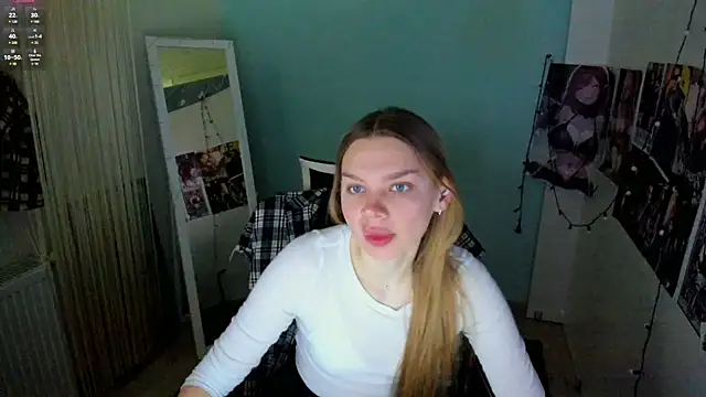 Snapshot of Molly_sweetie chatting on 03-17-25, 07:02 Molly sweetie online show from 03-17-25, 07:02