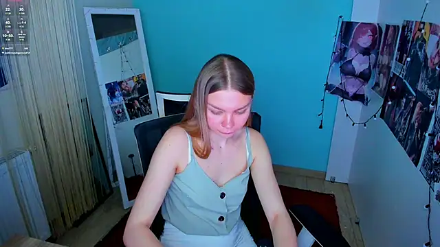 Snapshot of Molly_sweetie chatting on 03-18-25, 10:03 Molly sweetie online show from 03-18-25, 10:03