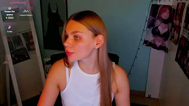 Snapshot of Molly_sweetie chatting on 09-10-25, 06:24 Molly sweetie online show from 09-10-25, 06:24