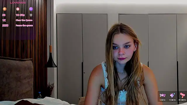 Snapshot of Molly_sweetie chatting on 09-25-25, 06:17 Molly sweetie online show from 09-25-25, 06:17