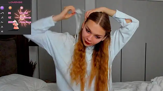 Snapshot of Molly_sweetie chatting on 11-01-25, 07:21 Molly sweetie online show from 11-01-25, 07:21