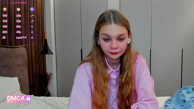 Snapshot of Molly_sweetie chatting on 11-13-25, 07:29 Molly sweetie online show from 11-13-25, 07:29