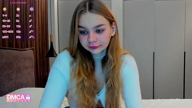 Snapshot of Molly_sweetie chatting on 11-21-25, 07:18 Molly sweetie online show from 11-21-25, 07:18