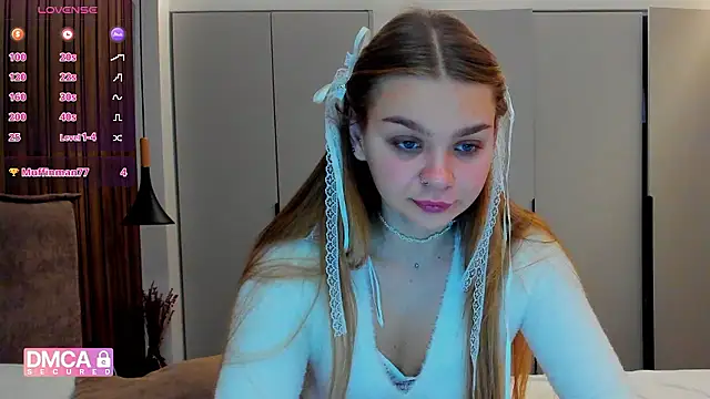 Snapshot of Molly_sweetie chatting on 11-24-25, 07:30 Molly sweetie online show from 11-24-25, 07:30