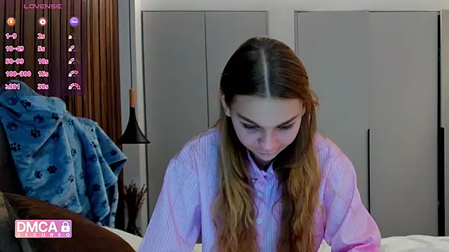 Snapshot of Molly_sweetie chatting on 11-25-25, 07:30 Molly sweetie online show from 11-25-25, 07:30