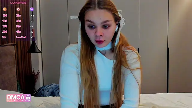 Snapshot of Molly_sweetie chatting on 12-03-25, 07:16 Molly sweetie online show from 12-03-25, 07:16