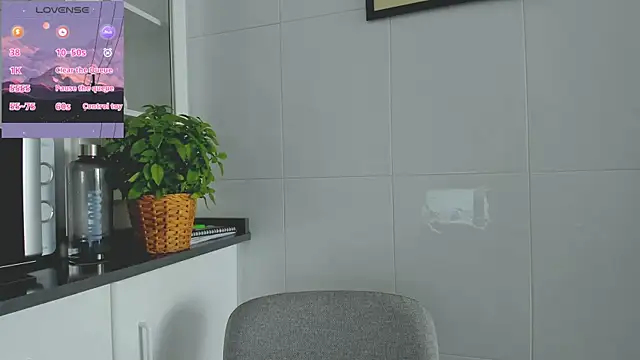 Snapshot of Molly_sweetie chatting on 06-28-26, 06:19 Molly sweetie online show from 06-28-26, 06:19