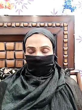 Snapshot of Yours-Bebo chatting on 01-11-25, 12:40 Yours-Bebo online show from 01-11-25, 12:40