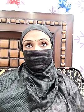 Snapshot of Yours-Bebo chatting on 01-17-25, 12:42 Yours-Bebo online show from 01-17-25, 12:42