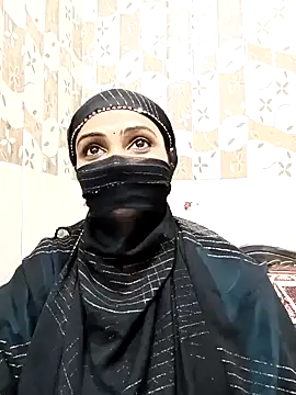 Snapshot of Yours-Bebo chatting on 01-20-25, 11:56 Yours-Bebo online show from 01-20-25, 11:56