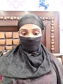 Snapshot of Yours-Bebo chatting on 01-24-25, 09:26 Yours-Bebo online show from 01-24-25, 09:26