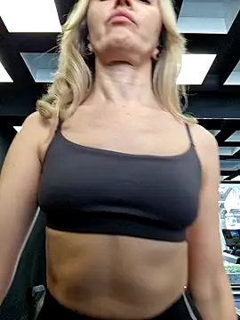 Miss    Mia  online show from 02-04-25, 12:11