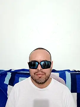 Snapshot of ElSunEagle chatting on 05-21-26, 02:29 ElSunEagle online show from 05-21-26, 02:29