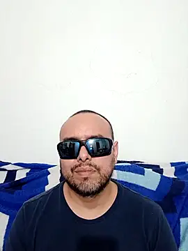 Snapshot of ElSunEagle chatting on 05-24-26, 02:27 ElSunEagle online show from 05-24-26, 02:27