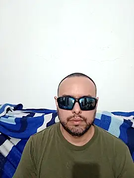 Snapshot of ElSunEagle chatting on 05-25-26, 02:39 ElSunEagle online show from 05-25-26, 02:39
