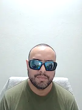 Snapshot of ElSunEagle chatting on 05-30-26, 02:30 ElSunEagle online show from 05-30-26, 02:30